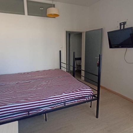 Newborn Comfort Hostel The Biggest Hostel Of Town With Best Location Pristina Eksteriør bilde