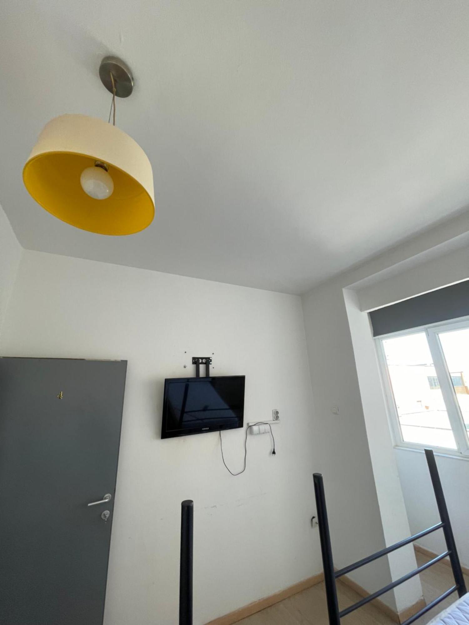 Newborn Comfort Hostel The Biggest Hostel Of Town With Best Location Pristina Eksteriør bilde