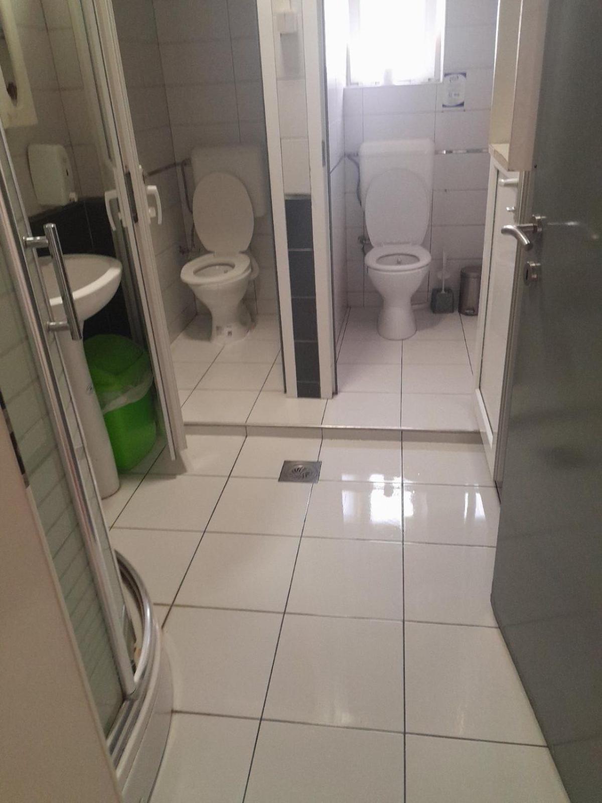 Newborn Comfort Hostel The Biggest Hostel Of Town With Best Location Pristina Eksteriør bilde