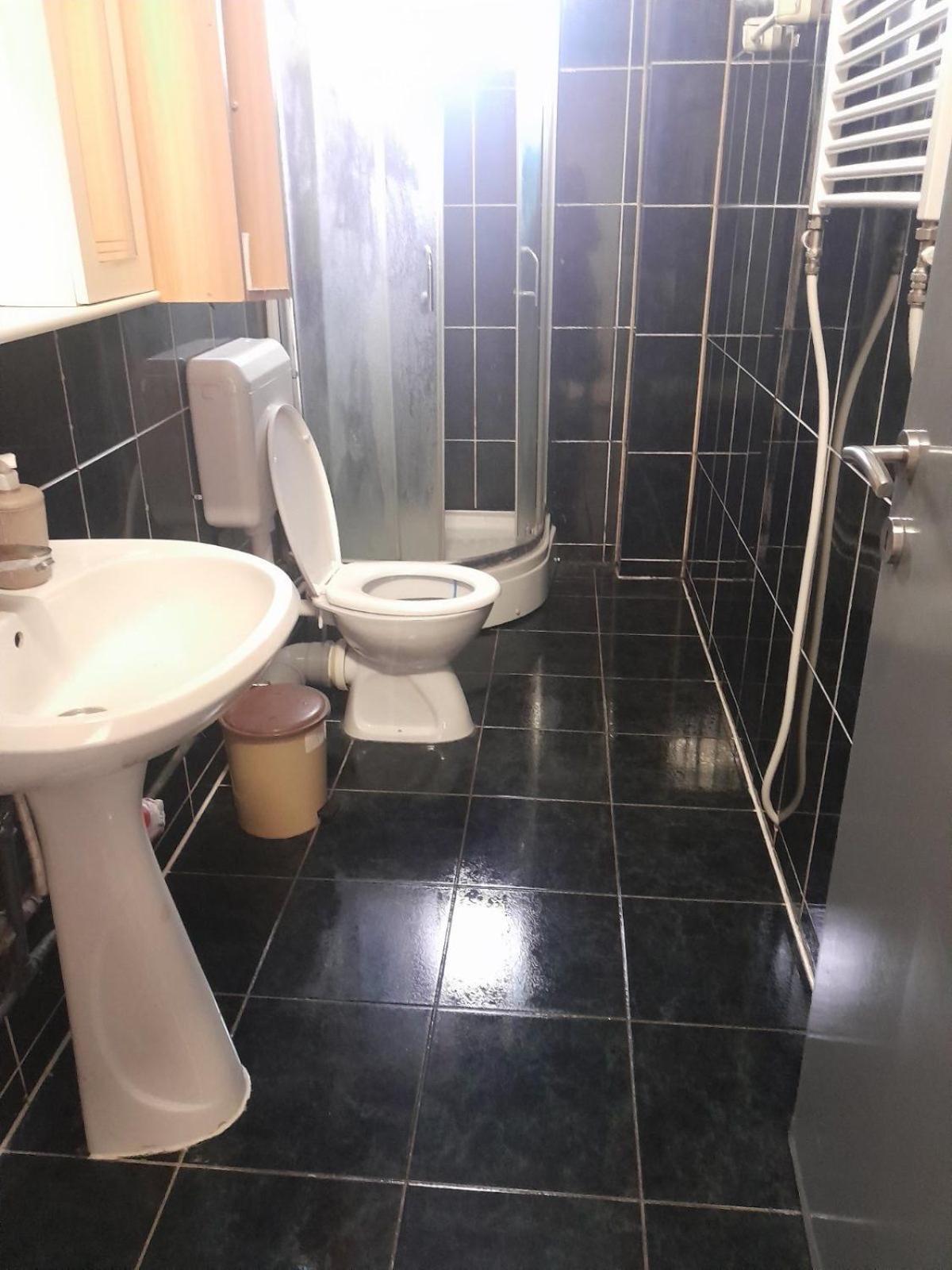 Newborn Comfort Hostel The Biggest Hostel Of Town With Best Location Pristina Eksteriør bilde